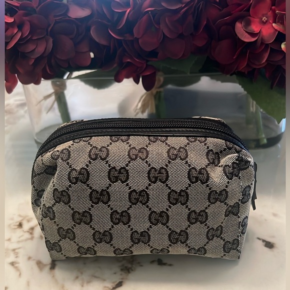 Preloved Authentic Gucci GG Monogram Zip pouch/ toiletry/cosmetic bag- Blue - Picture 1 of 10